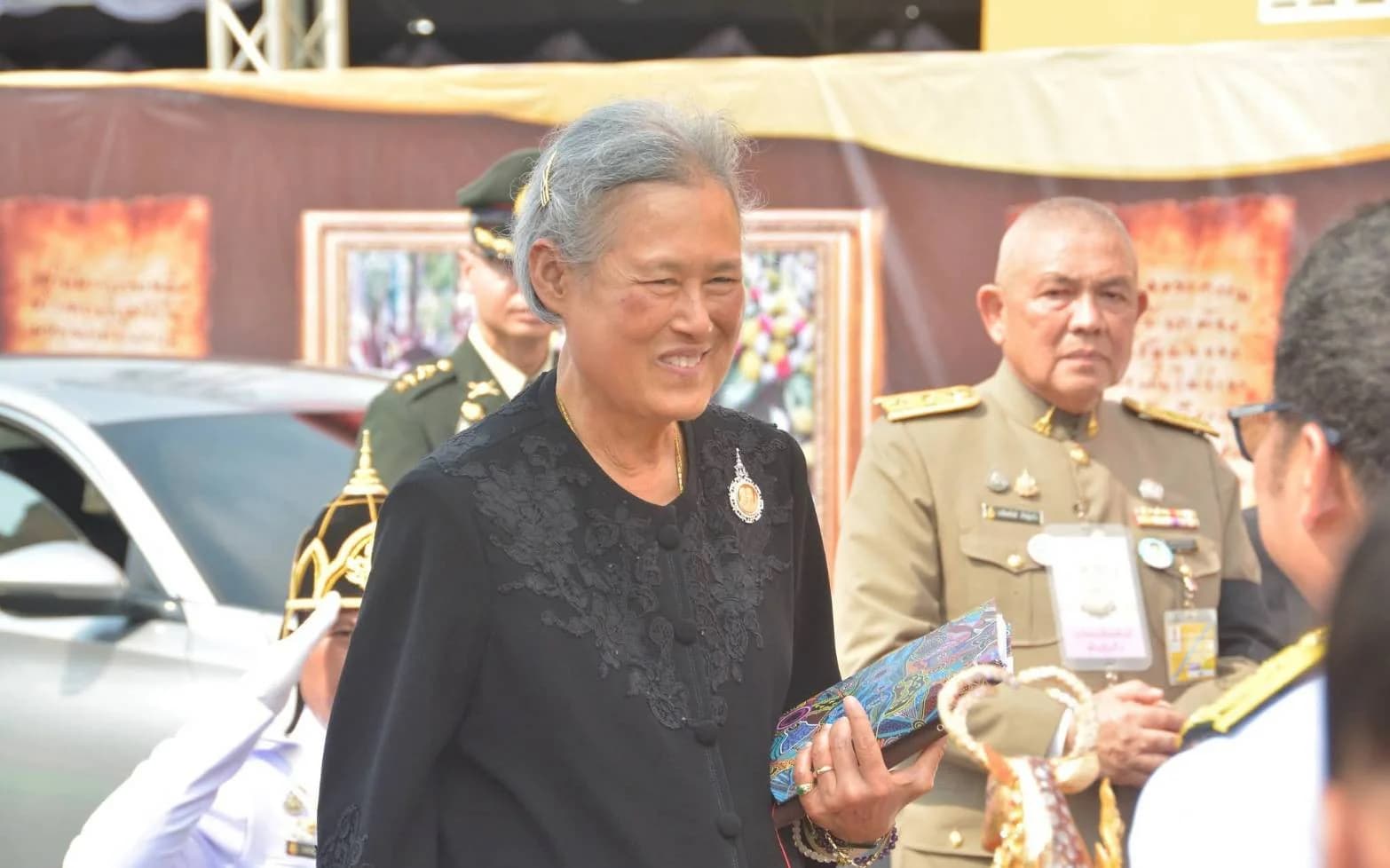สมเด็จพระกนิษฐาธิราชเจ้า กรมสมเด็จพระเทพรัตนราชสุดา สยามบรมราชกุมารี  เสด็จพระราชดำเนินไปในการพระราชทานเพลิงศพ พระราชวชิรคุณาธาร (ทองดี อนีโฆ)